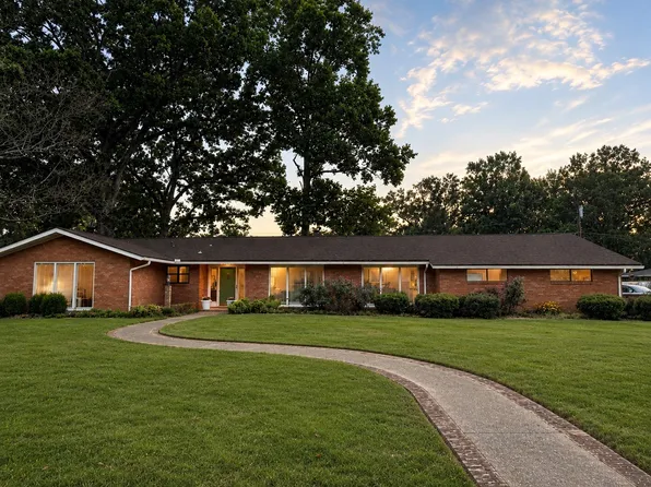 303 Oak Grove Dr, Grenada, MS 38901