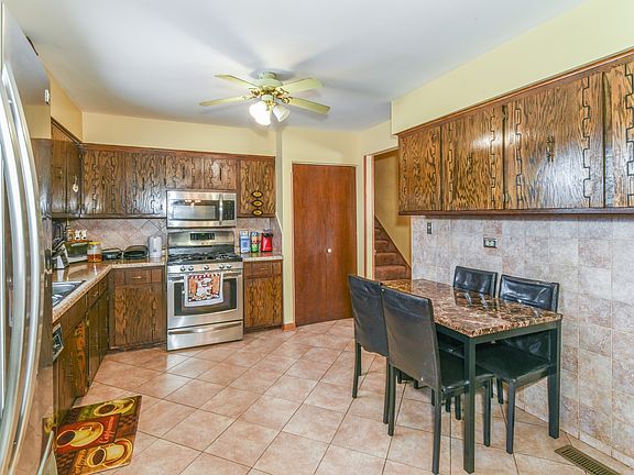5th image of 8131 Christeen Dr