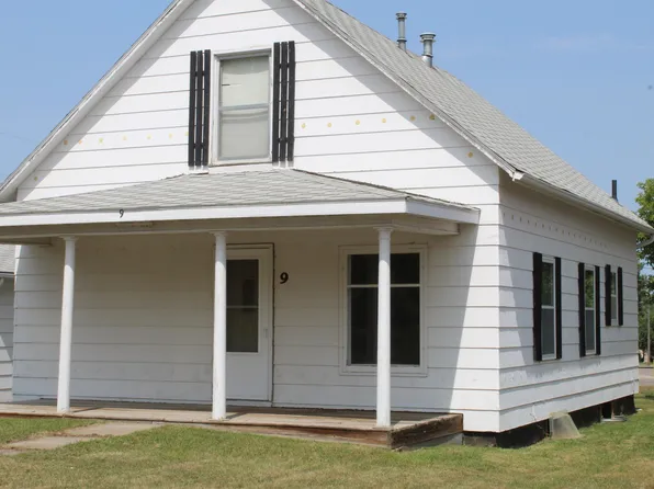 9 Wallace St S, Burlington, ND 58722