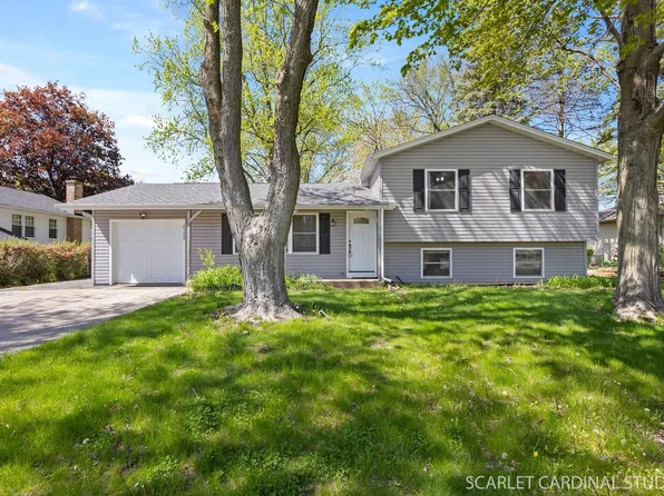 26W266 Jewell Rd, Winfield, IL 60190