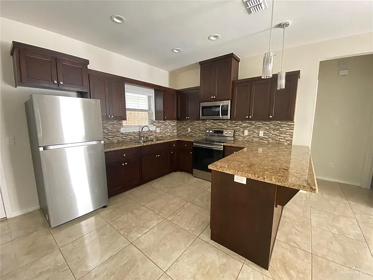 1013 E La Cantera Ave #3 — Photo 3
