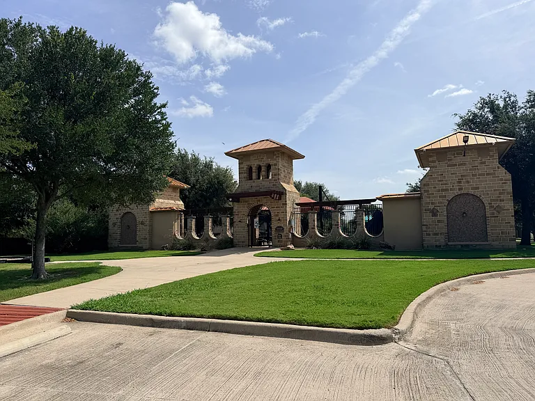 421 Goldstone Ln — Photo 27