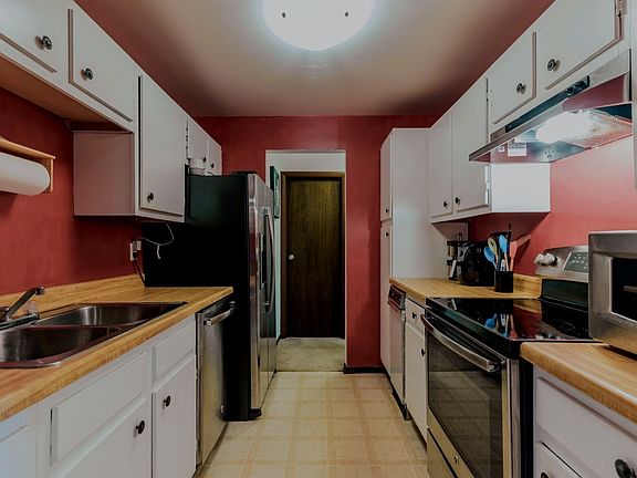 3rd image of 605 Garden Cir APT 8