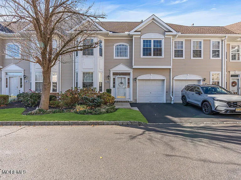 196 Shinnecock Dr — Photo 2