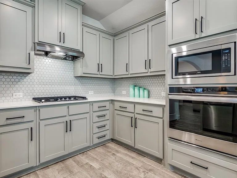 2937 Log Cabin Dr — Photo 8