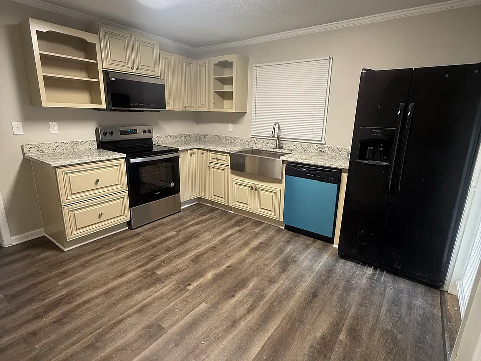 526 Rainbow Cir