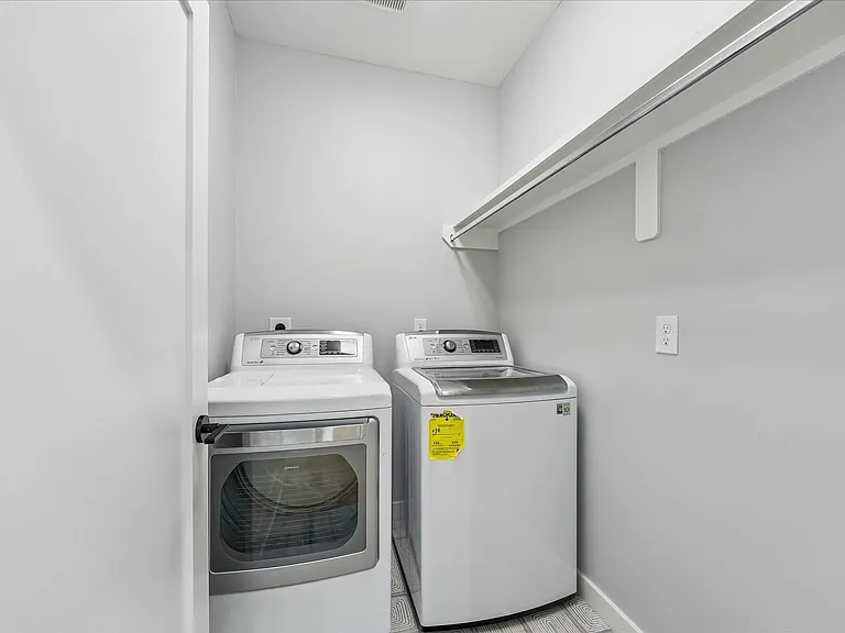 304 Hogan St — Photo 24