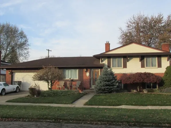36731 Kimberly Dr, Clinton Township, MI 48035