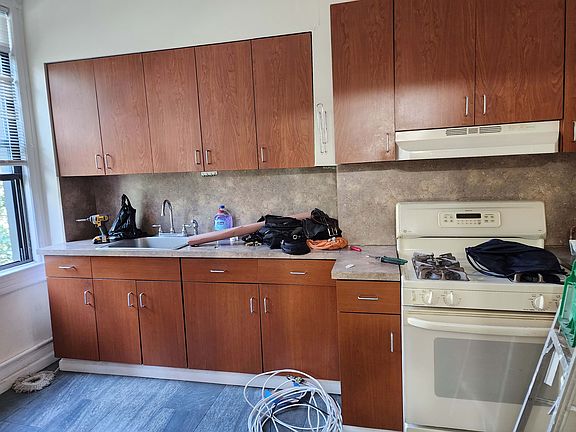 3rd image of 381 Menahan St APT 2R