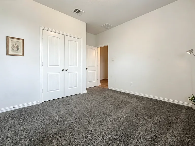 900 Slate Ln — Photo 10