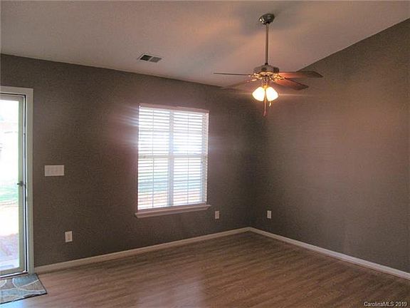 2nd image of 3006 Carson St