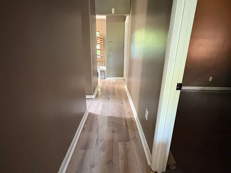 261 E Trigg Ave — Photo 2