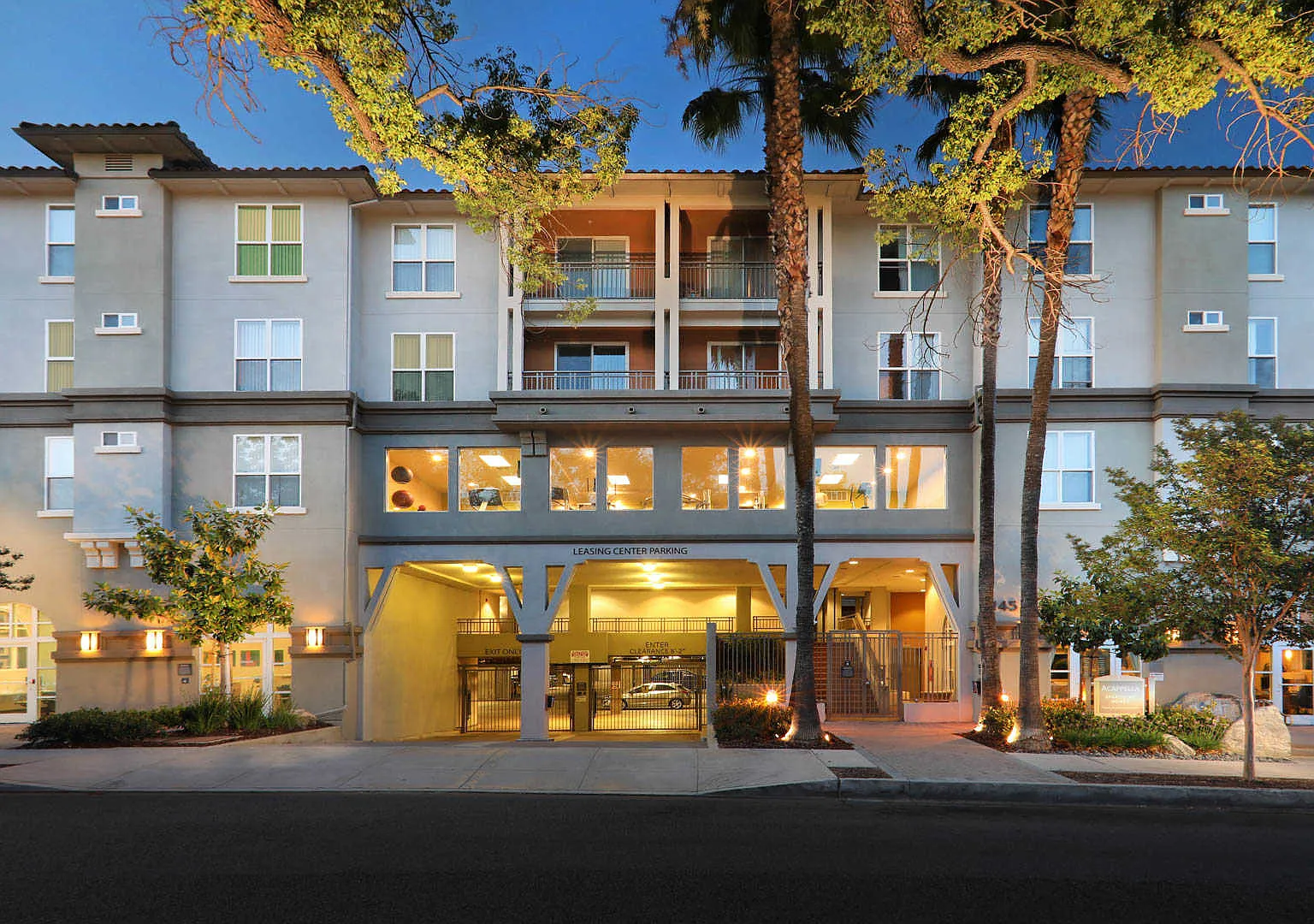 Acappella Pasadena — Photo 1
