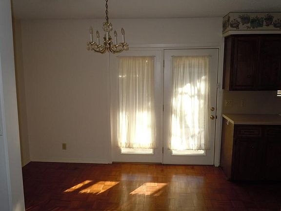 5th image of 421 Mediterranean Dr