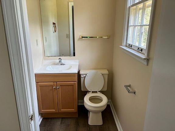 4th image of 395 Donna Dr