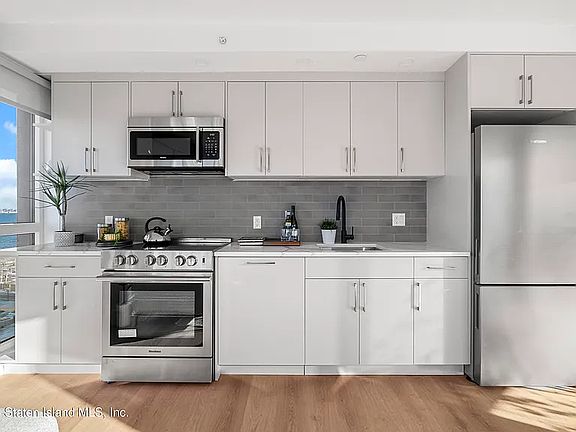 4th image of 5 Stuyvesant Pl #3G
