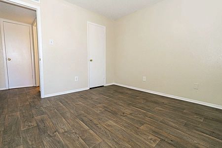 5th image of 3237 Bonnie Dr APT 209