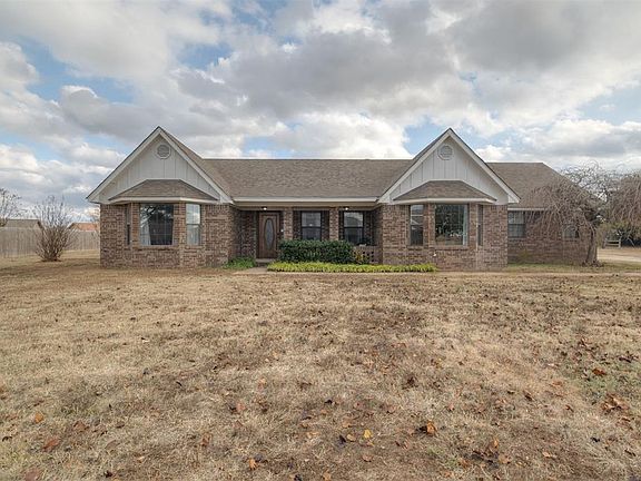 2nd image of 2303 Lakewood Dr