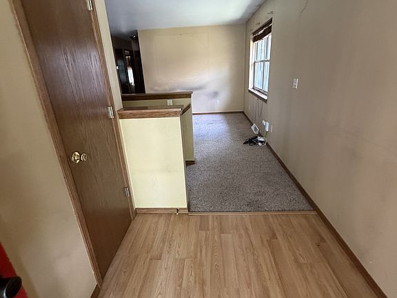 5th image of 469 Dutton Ave