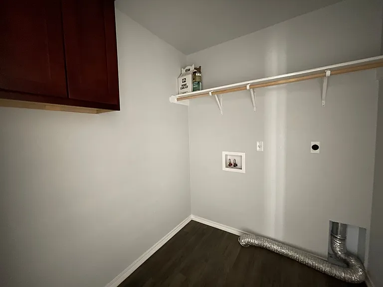 808 Hickok Dr — Photo 7