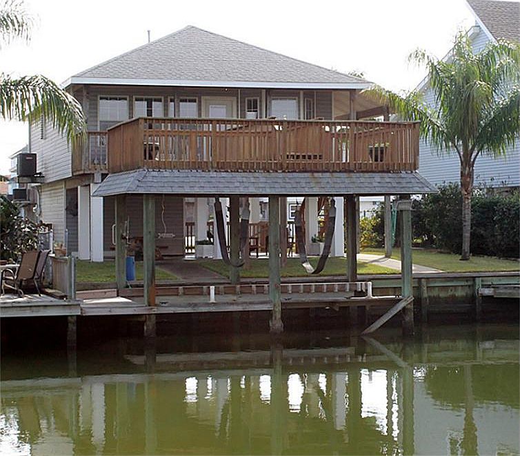 1st image of 470 Pompano St