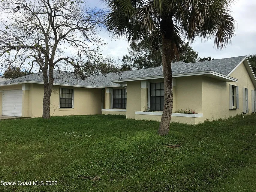 3 bed, 2090 sqft, $2,200 — Photo 1