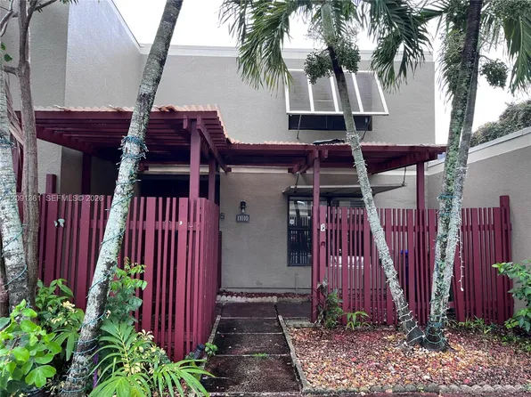 11010 Clubhouse Rd, Pembroke Pines, FL 33026