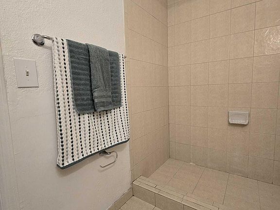4th image of 1201 SW 52nd Avenue #202-2