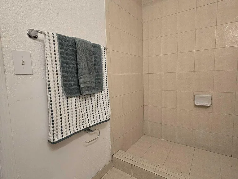 1201 SW 52nd Ave #202-2 — Photo 20