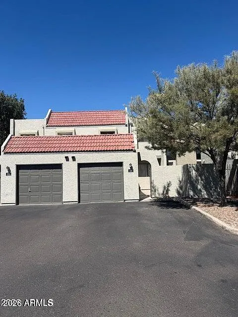 3 bed, 3.0 bath, 1963 sqft, $2,190 — Photo 2