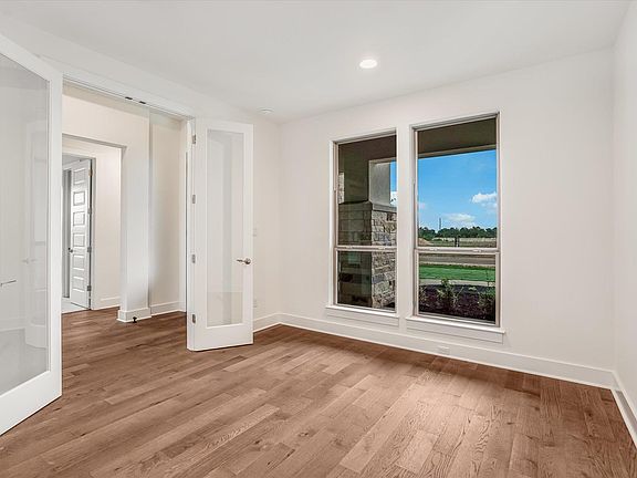 5th image of 2869 Honeywood Dr