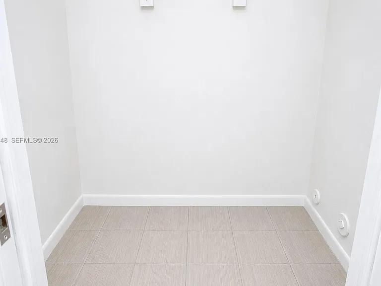 411 SE 10th St #1 — Photo 30