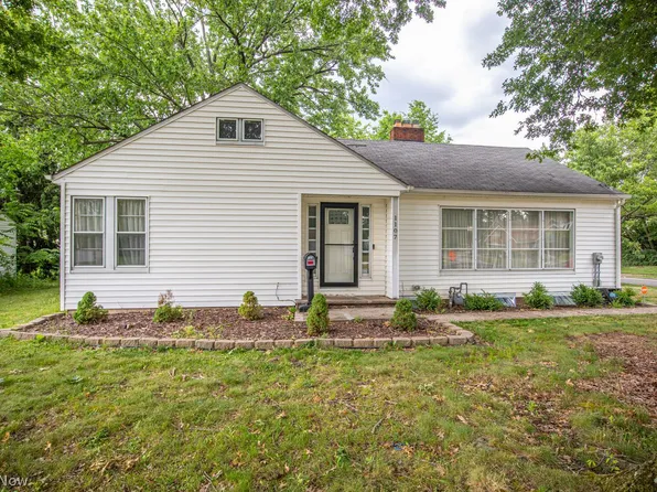 1107 Brandon Rd, Cleveland Heights, OH 44112