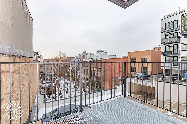 Rented by MySpaceNYC | media 23