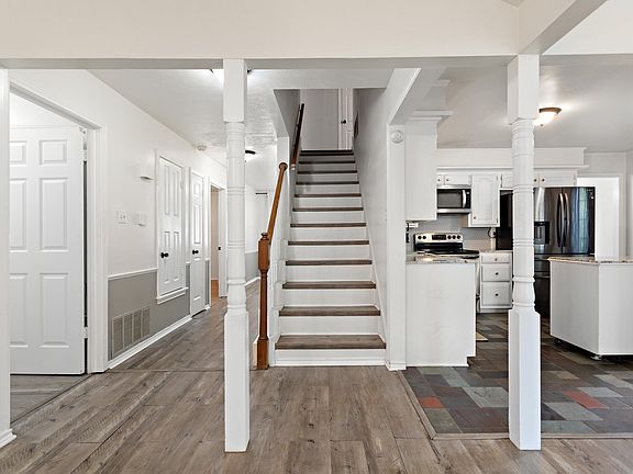 5th image of 10887 Knollwood Dr