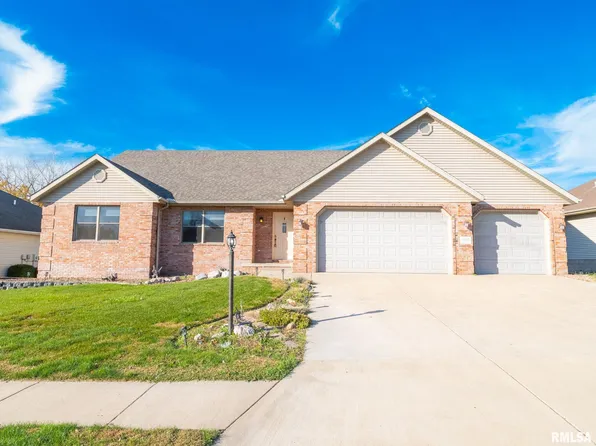 1017 Kennedy Dr, Pekin, IL 61554