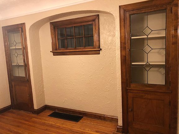 4th image of 21631 Roberts Ave