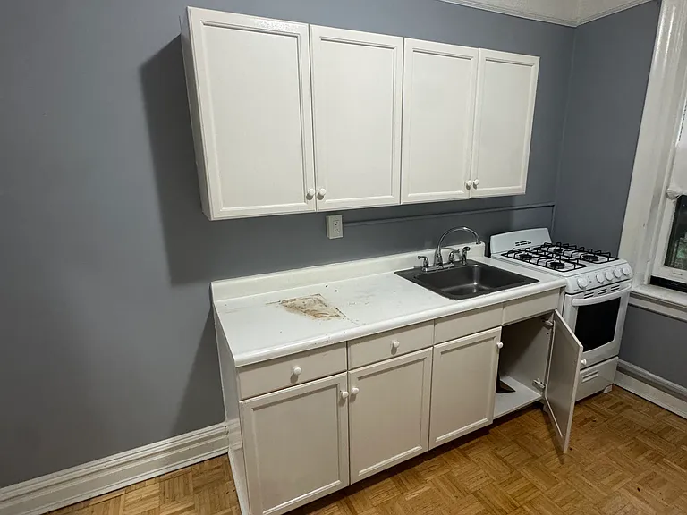 259 Knox Ave #B — Photo 5