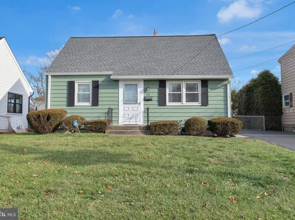 28 Krueger Ln, Hamilton, NJ 08620