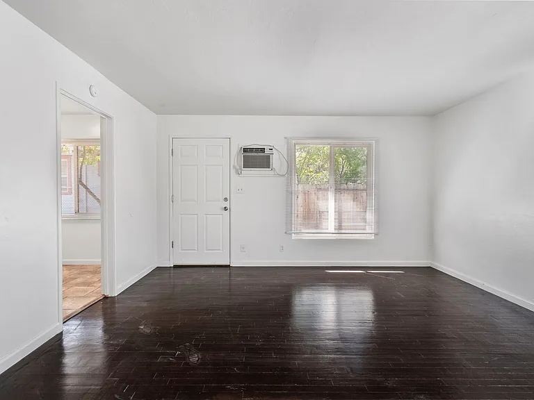 1225 N Lincoln St — Photo 10
