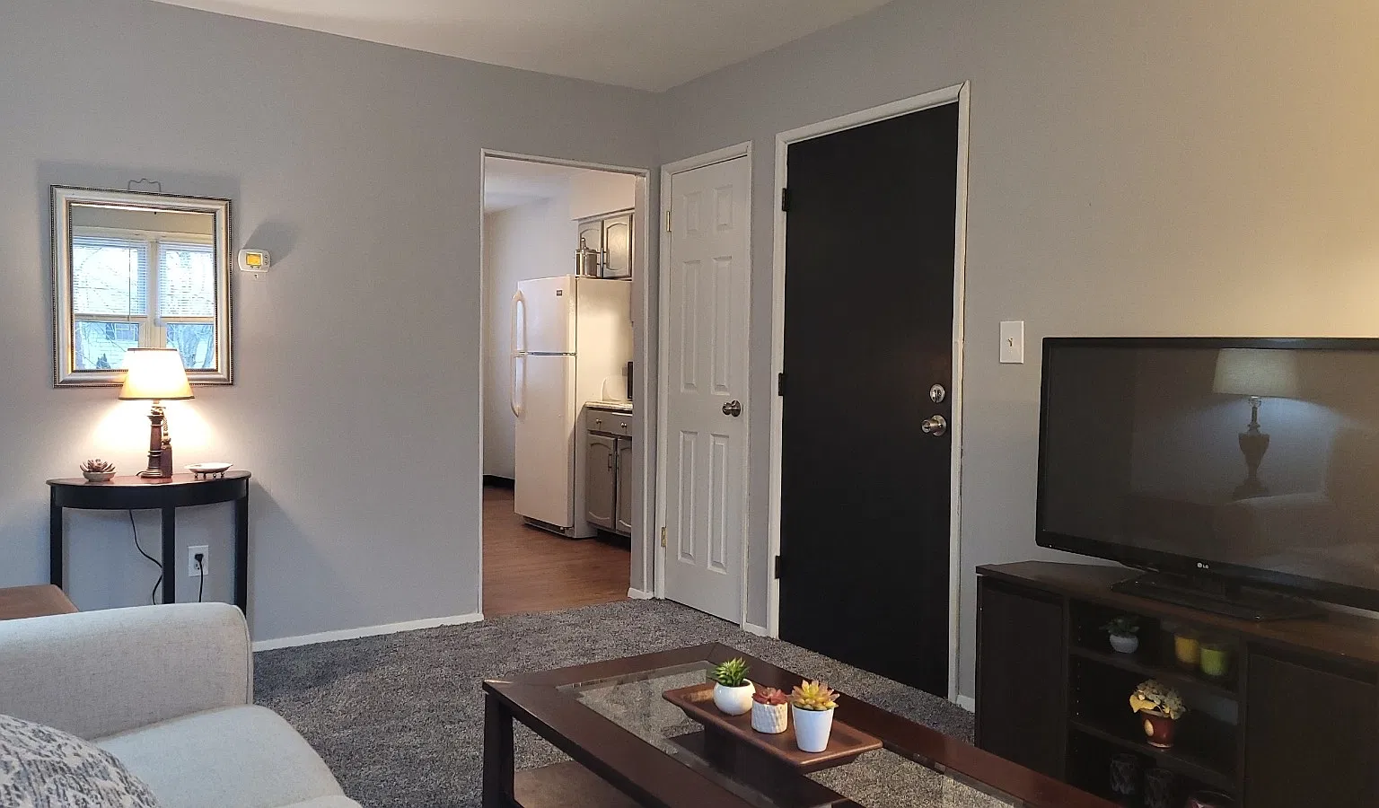 2 bed, 800 sqft, $1,050 — Photo 1