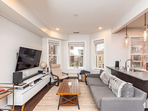 2nd image of 856 N Hermitage Ave #2E