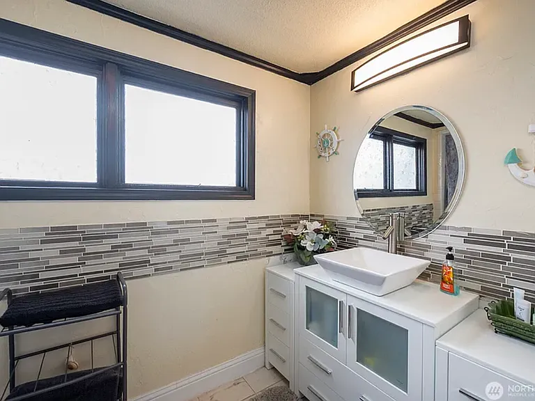 634 N Crestview Dr — Photo 27