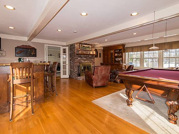 5th image of 75 Essex Heights Dr