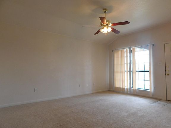3rd image of 1404 Nicholas Cir APT A