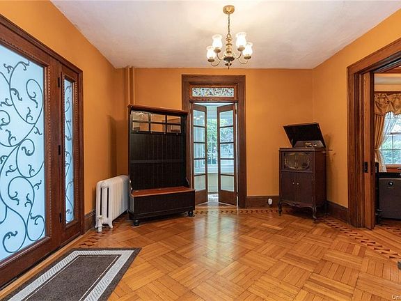 5th image of 4 Livingston Pl