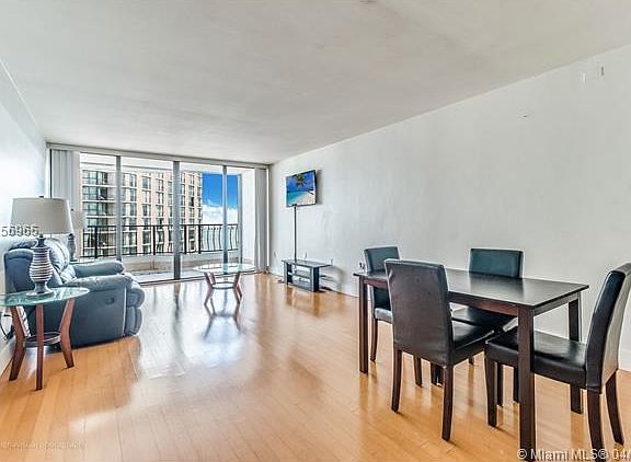 4th image of 555 NE 15 St 16-f #16-F