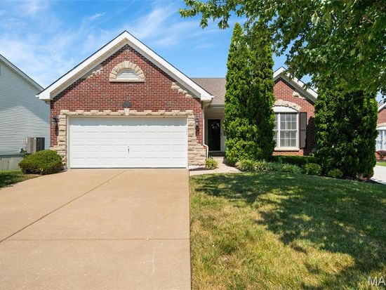 723 River Glen Dr, O'Fallon, MO 63368