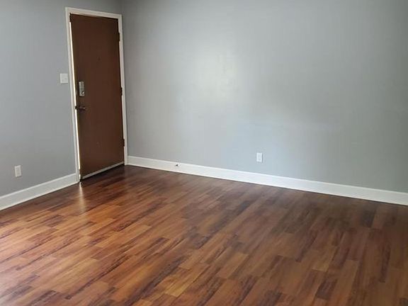3rd image of 523 Crooked Creek Ct #523