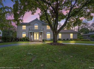 5327 Old Pond Way, West Bloomfield, MI 48323